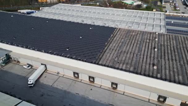 Letecký Pohled Solární Panely Průmyslových Budovách Drone Pohled Létání Nad — Stock video