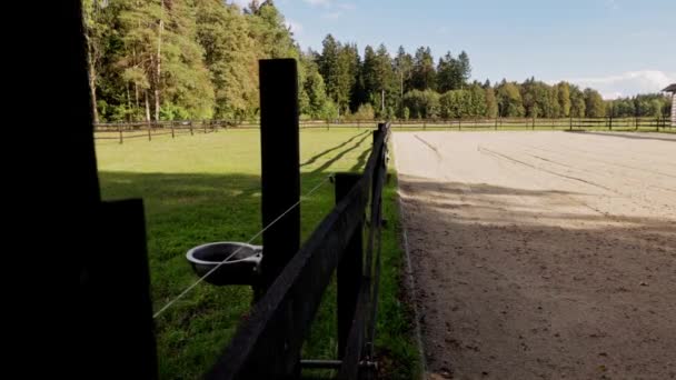 View Empty Riding Ring Ranch Hot Sunny Summer Day — Wideo stockowe