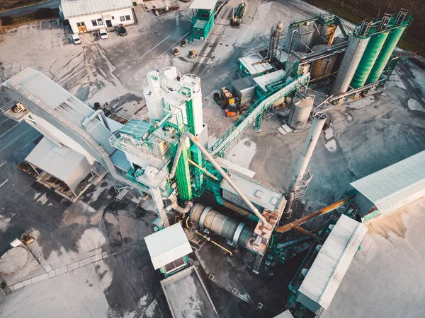Luchtfoto Van Bouwbedrijf Asfaltbasis Waar Grind Wordt Opgeslagen Voor Behoeften — Stockfoto