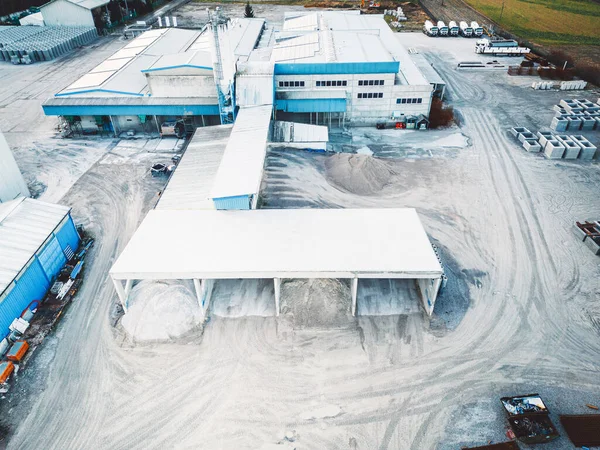Luchtfoto Van Bouwbedrijf Asfaltbasis Waar Grind Wordt Opgeslagen Voor Behoeften — Stockfoto