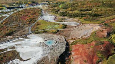 Strokkur gayzeri, Gayzer Kaplıcaları, İzlanda 'daki Büyük Gayzer. 