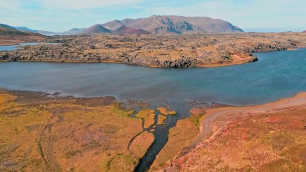 Λίμνη Selvallavatn Στη Χερσόνησο Snaefellsnes Στη Δυτική Ισλανδία Όμορφα Βουνά — Αρχείο Βίντεο