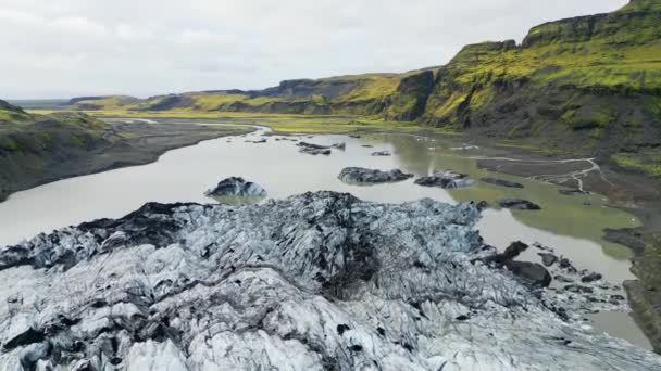 アイスランド アイスランド グレーシャーベイ ラグーンの美しい冷たい山水画 — ストック動画