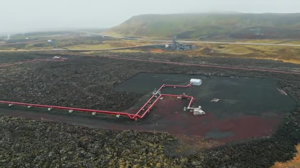 Geothermische Centrale Warmwatercentrale Ijsland Stoom Rolt Uit Schoorstenen Van Fabriek — Stockvideo