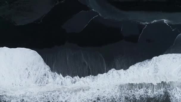 Pohled Shora Dolů Vlny Narážející Černé Písečné Pláže Selheimasandur Jižním — Stock video