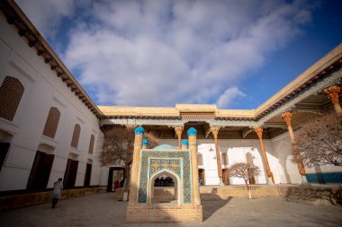 Buhara 'daki Naqshbandiya hac alanının merkezi avlusu. Özbekistan.