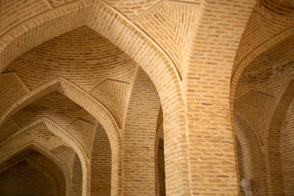布哈拉的一座大清真寺的门廊里 燃烧着的砖块 乌兹别克斯坦 — 图库照片