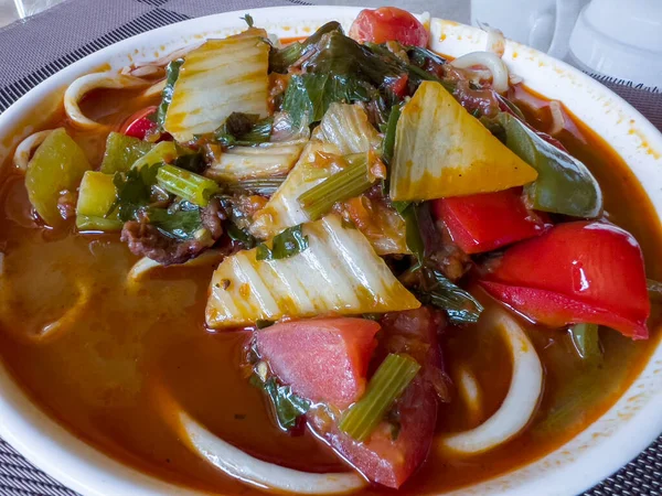 Yemeğin adı Uygur lagman ve çok lezzetli..