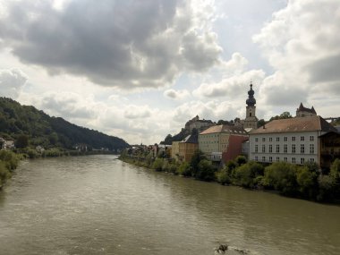 Almanya ile Avusturya arasındaki sınır nehri Salzach.