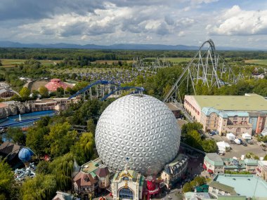 urosat - Cancan Coaster Almanya 'nın Rust kentindeki Europa-Park' ta kapalı bir hız trenidir..