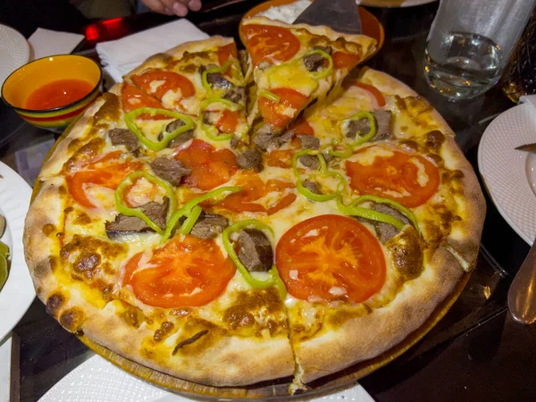Semerkand Daki Bir Bardan Lezzetli Bir Pizza — Stok fotoğraf