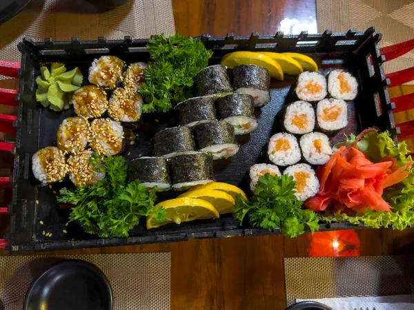 Rolling Sushi Egy Szamarkandi Étteremben — Stock Fotó