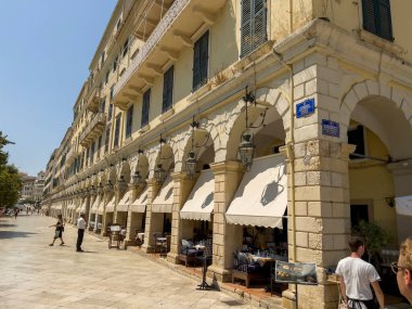 Korfu 'daki Liberty Bulvarı ana yaya caddelerinden biridir..