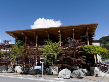 Mollis 'e doğru giden küçük bir ev kaldı..