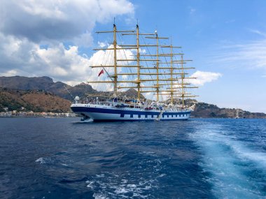 Büyük gemi Taormina 'ya vardı..