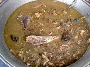 Bu tabakta ineğin buğdayını, dilini ve derisini görebilirsiniz..