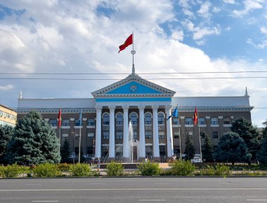 Bishkek şehrinde bir bina.
