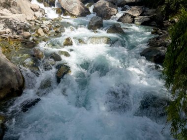 Tacikistan 'da küçük bir şelale.