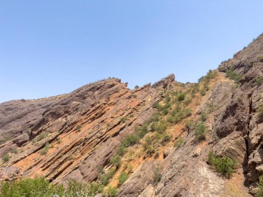 Kum taşlarındaki katmanlar renkli ve güzel..