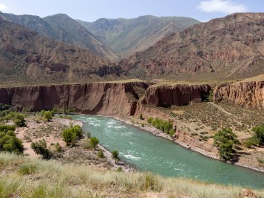Afganistan yeşil nehrin karşısında başlıyor..