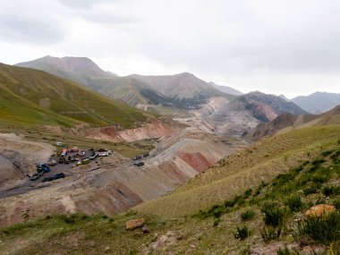 Burada kömür bulutlu havada çıkarılır..