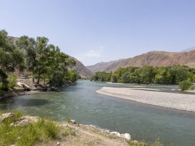 Naryn Nehri çok güzel yeşil..