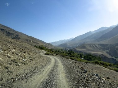 Pamir Vadisi 'ne giden bir yol.