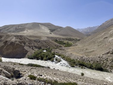 İki nehir bir noktada birleşir..