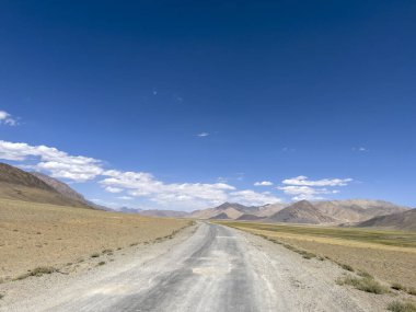 Murgab 'da Pamir' in alçak dağları.