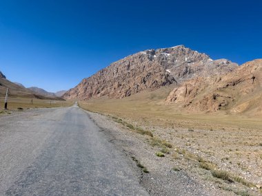 Yazın ortasında dağda kar yağar.
