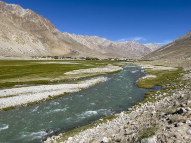 Badakhshan 'da güzel bir çayır..