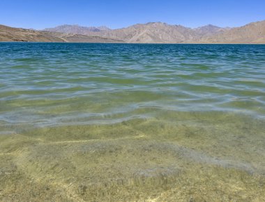 Pamir 'de sıcak ve temiz su.