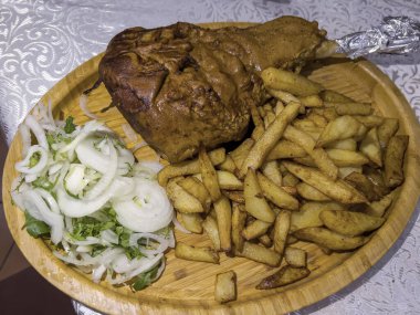 Kuzu budu ve patates kızartması..