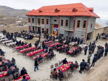 Sabah 06: 00 'da düğün - Sabah Plov.