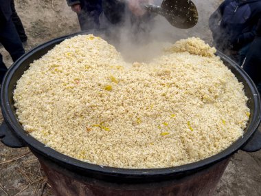 Pilavdaki pilav çoktan pişti..