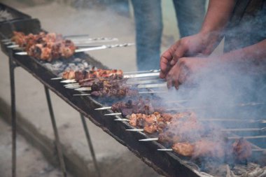Özbek usulü dumanlı koyun eti