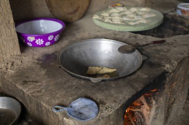 Özbekistan 'da çıtır çıtır bir şeyler pişirmek