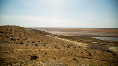 Özbekistan çölünde bir tuvalet.