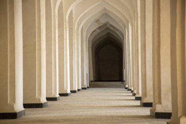 Buhara 'da kubbenin tepesini kestik.