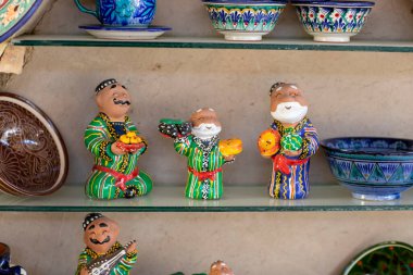 Galeride farklı tipte eski oyuncaklar