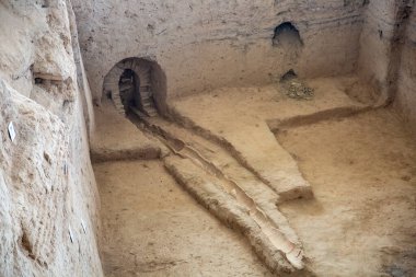 Özbekistan 'daki eski toprak boru hattı