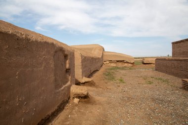 Özbekistan 'ın antik bölgesinde eski bir duvar