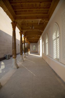 Tahta kiriş ve yürüyüş yolları