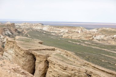 Özbekistan 'daki dağ gibi bir kayma