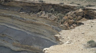 Özbekistan 'da dağın keskin kenarları