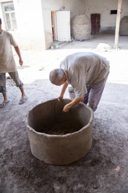 Açık havada tencere yapma süreci