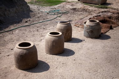 Özbekistan 'da güneş kurutulmuş çömlek