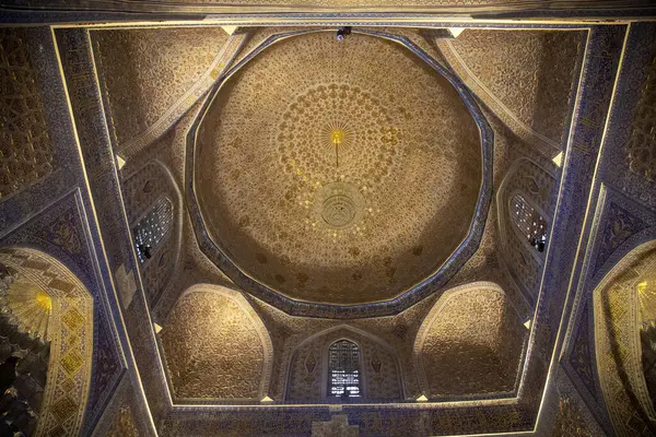 Samark ve Özbekistan 'da altın bir kubbe
