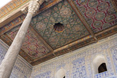 Birden fazla rengi olan bir tavan