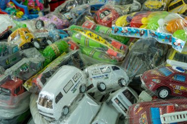 Bir ekranda bir sürü oyuncak